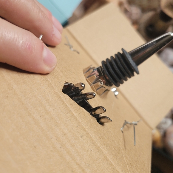 New in box Tommy Bahama lobster sea shell bottle stopper - Picture 5 of 7